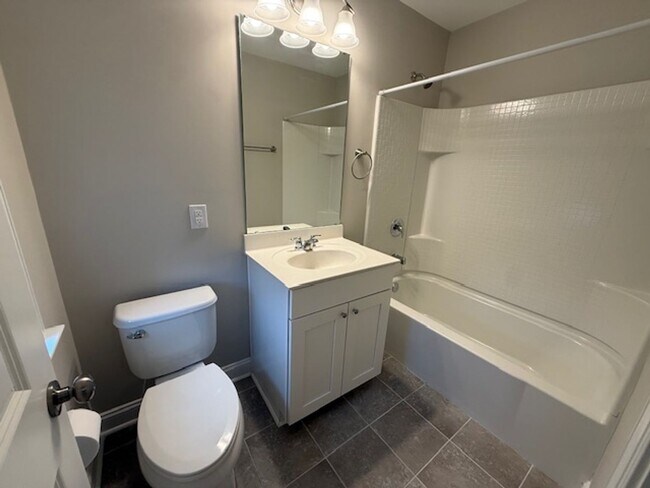 Building Photo - 4 Bedroom 3.5 Bath House in St. Johns Lake - Johns Island