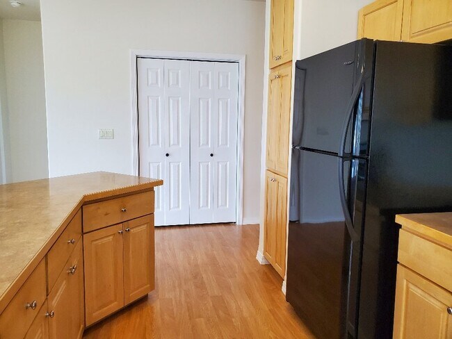 Building Photo - 3bedroom, 2 bathroom with garage