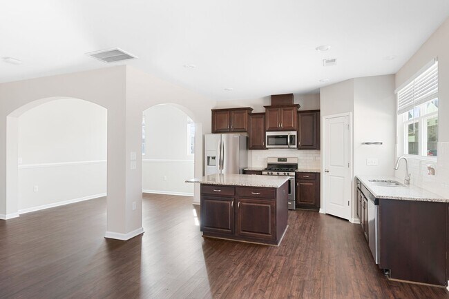 Building Photo - Beautiful 3 bedroom home on a corner lot!