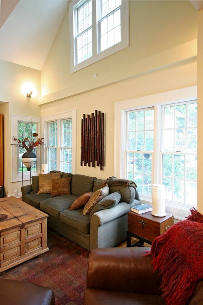 Building Photo - 3910-3912 Thomas Ave South