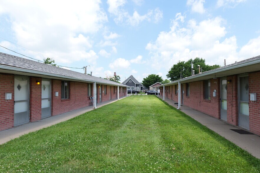 Building Photo - 403 E Washington St