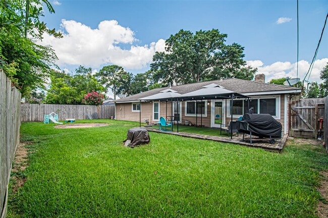 Building Photo - 5611 Winding Way Dr