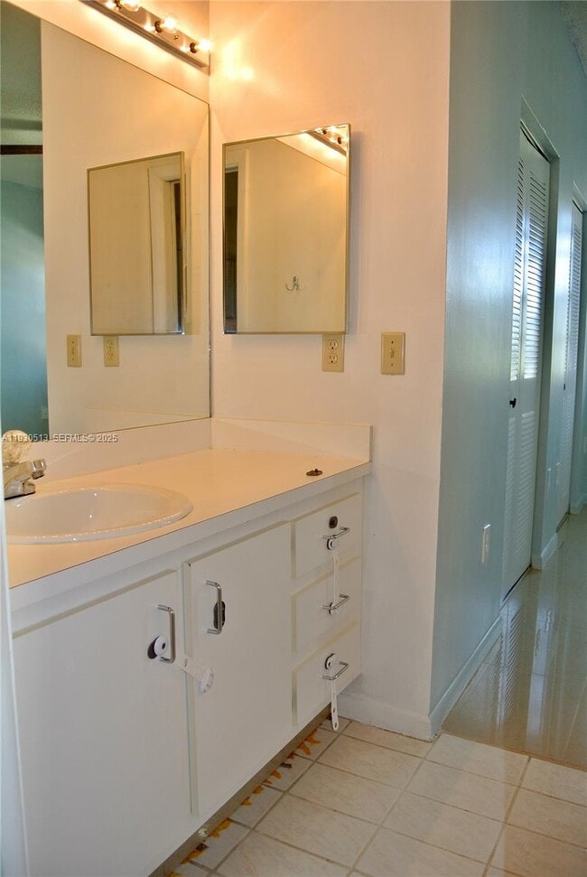 Building Photo - 6420 SW 138th Ct