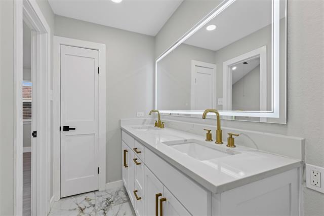 Building Photo - 409 Tucson Ct
