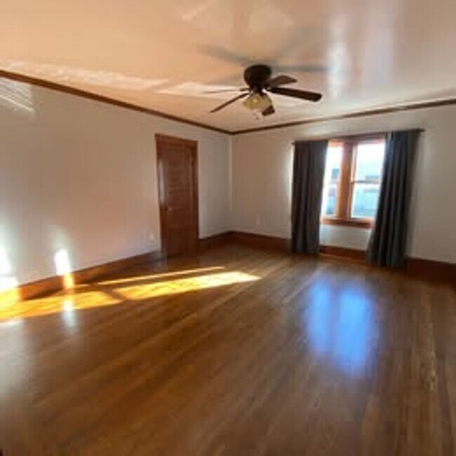 Building Photo - 3 Bed | 2 Bath | McKinley Park Area — $3,375/Month