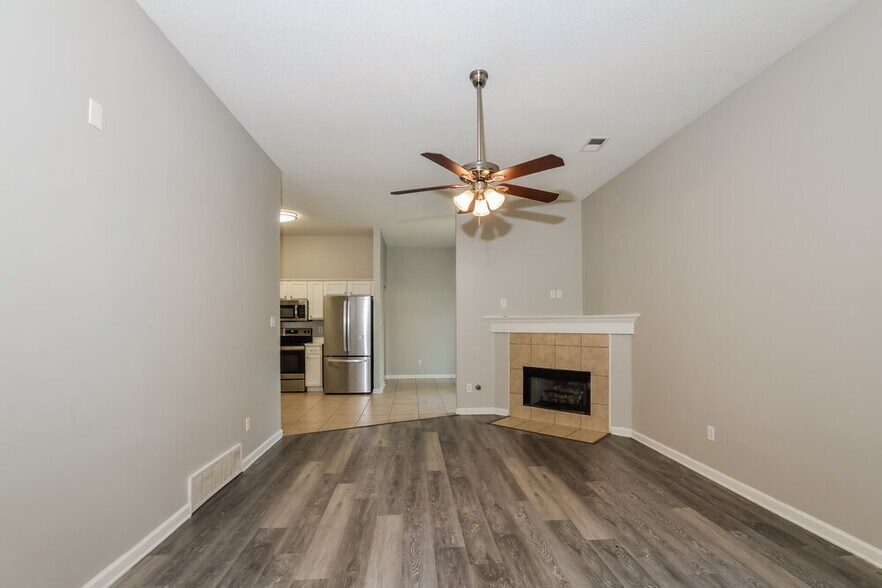 Building Photo - 8280 Dexter Ridge Cove E