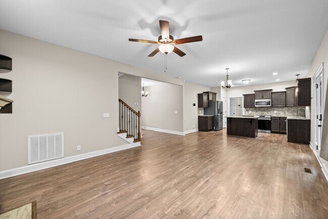Building Photo - Pet Friendly Four Bedroom!