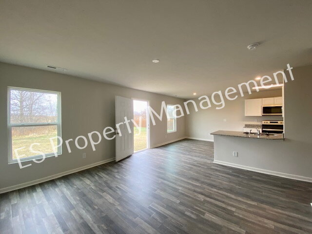 Building Photo - Gorgeous 5 Bedroom 3 Bathroom New Build in Muncie!