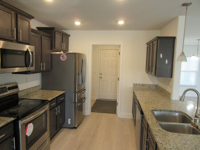Building Photo - 3836 Redbud Wy