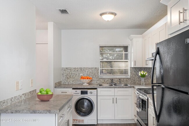 Building Photo - 1727 Avocado Ave