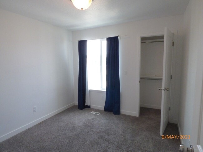 Building Photo - Upgraded 3 Bed 2.5 Bath Townhome in Herriman