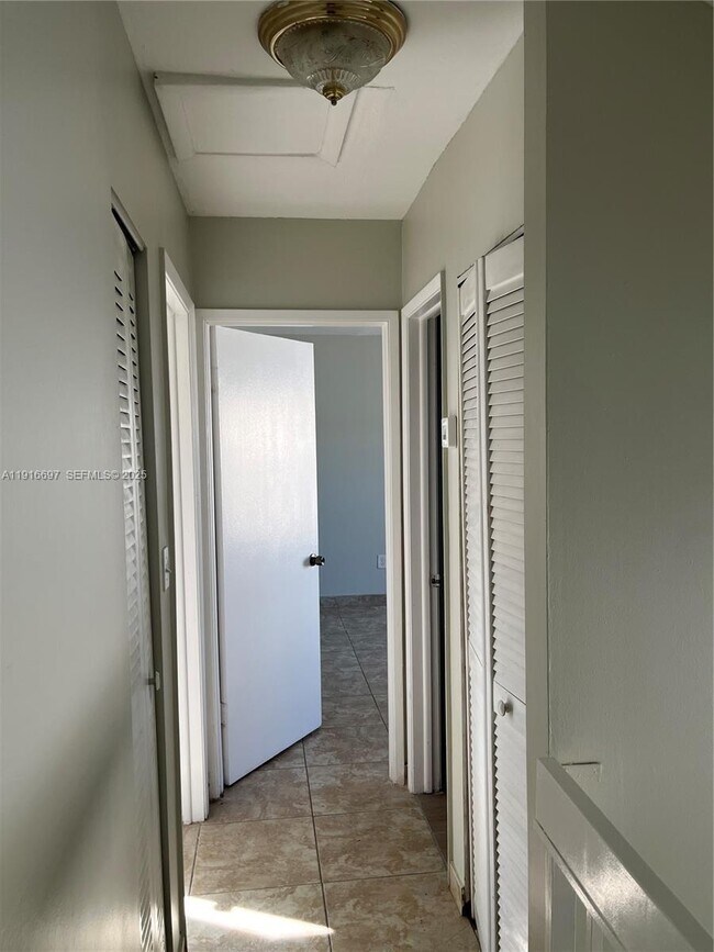 Building Photo - 9722 NW 6th Ln