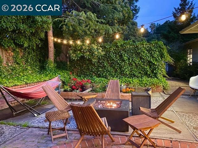 Building Photo - 818 Solana Dr