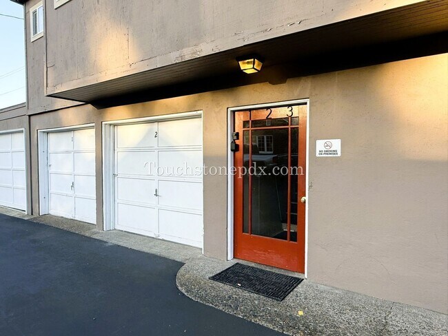 Building Photo - 18101 SE Arista Dr