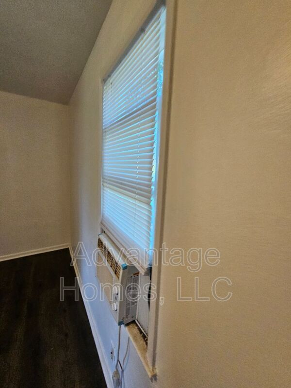 Building Photo - 1007 N Scott Ave