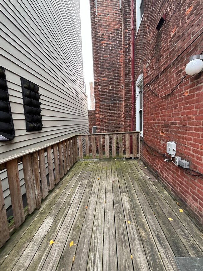 Building Photo - 438 Gaskill St