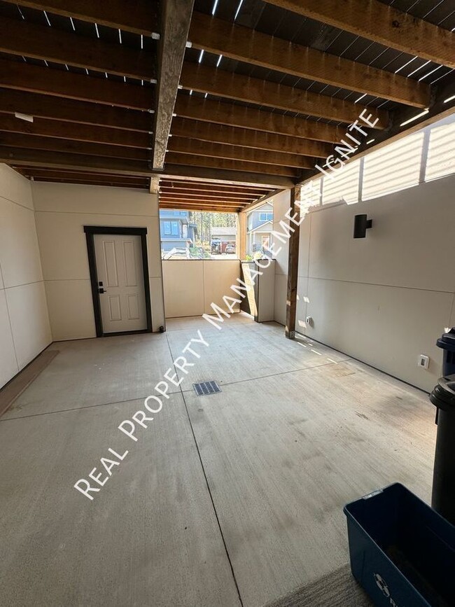 Building Photo - 61145 SW Beverly Wy