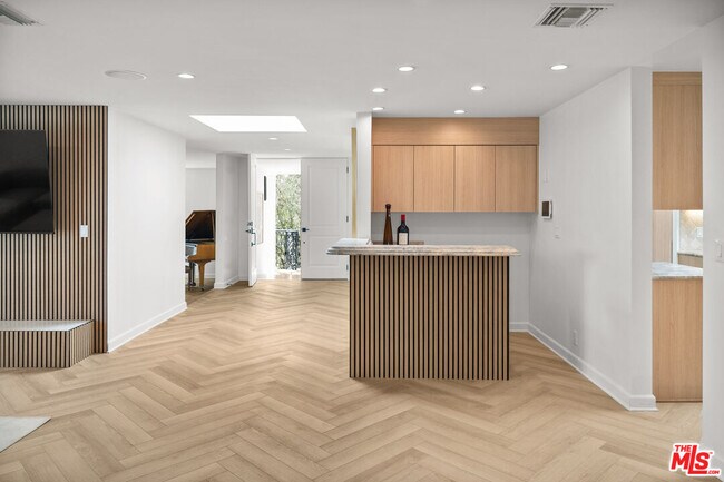 Building Photo - 9620 Highridge Dr