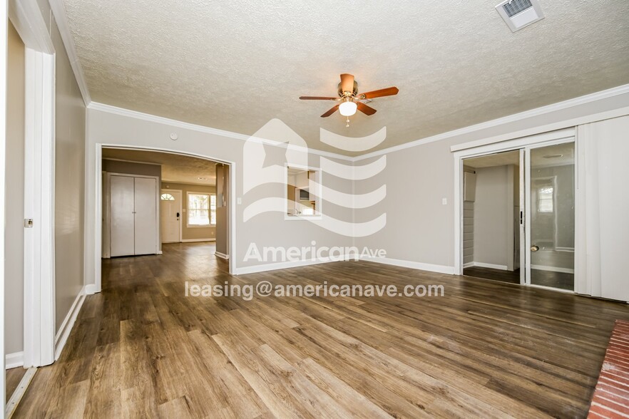 Building Photo - 114 Ravenwood Way