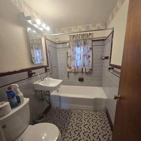 Building Photo - 37 Charles St