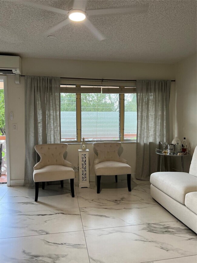 Building Photo - 900 SW 10th Terrace