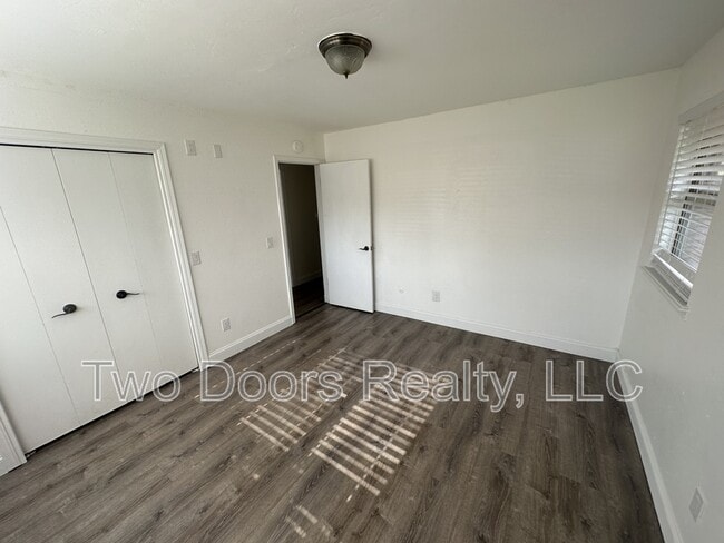 Building Photo - 5208 Mackleman Dr