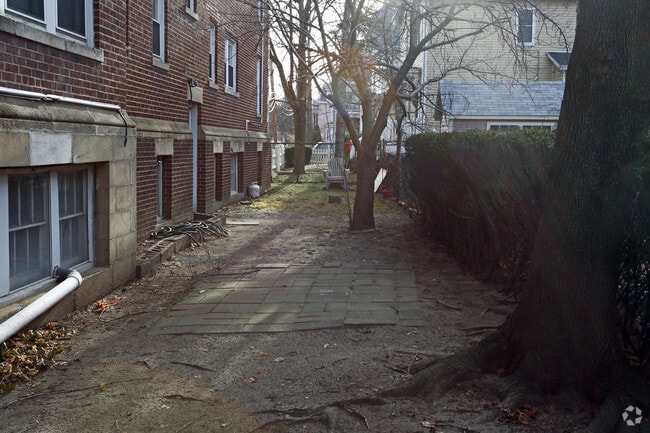 Building Photo - Day Street Apartments / 38 Day St