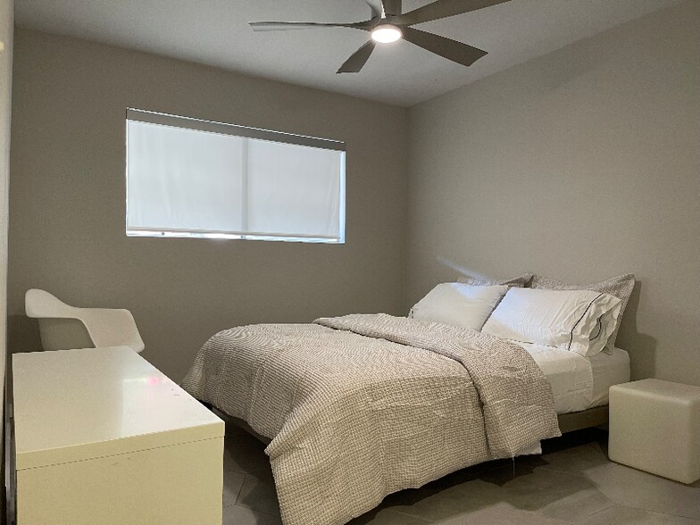 Building Photo - 2825 N Los Felices Rd