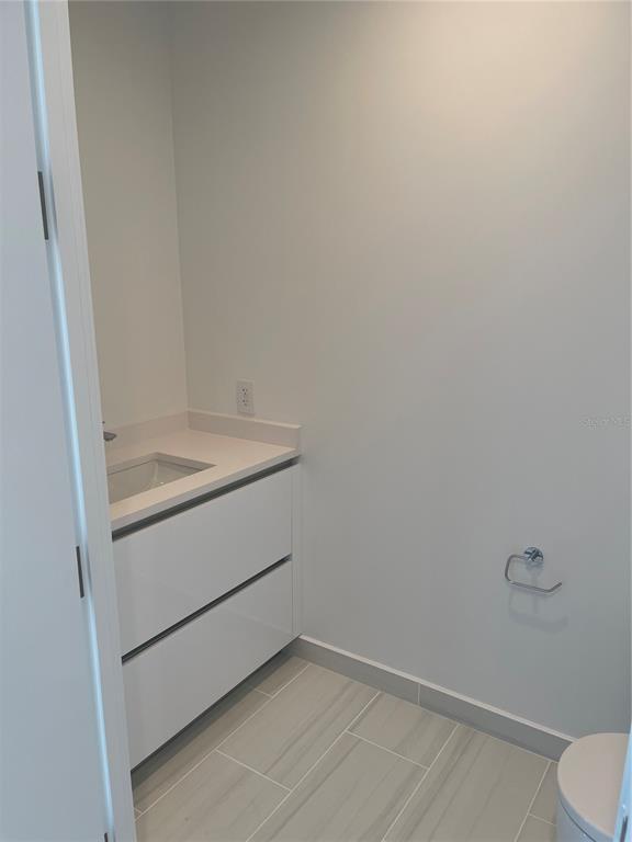 Building Photo - 400 Central Ave