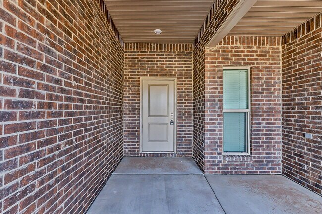 Building Photo - Beautiful 4 bed 3 bath home