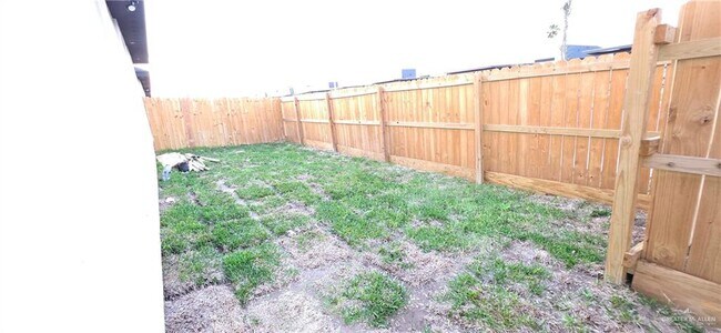 Building Photo - 15 Selena St