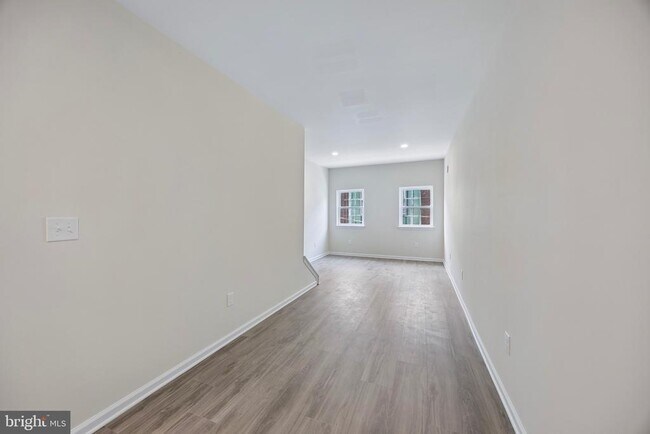 Building Photo - 1359 Crease St