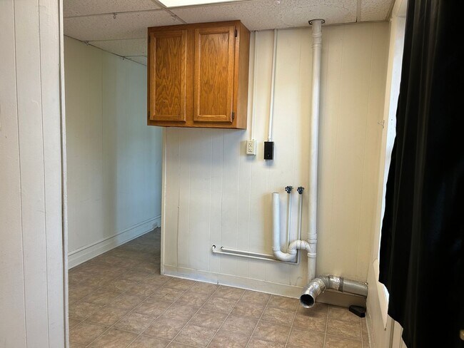 Building Photo - 848 Blunston St