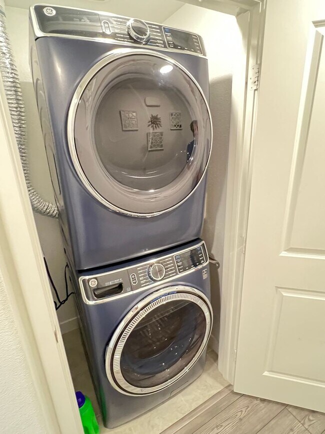 Building Photo - Upscale Living 2 Bed 2 Bath Condo in Anahe...