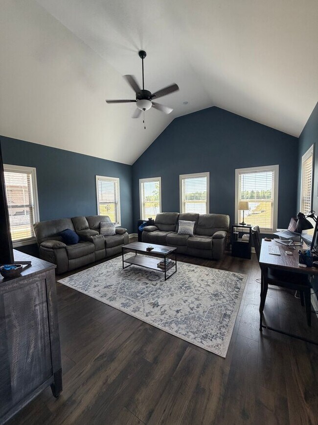 Building Photo - 26316 Woodfield Dr