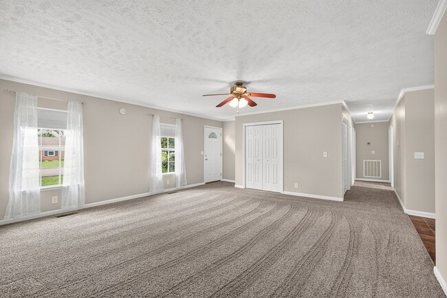 Building Photo - 2504 Angelyn Dr