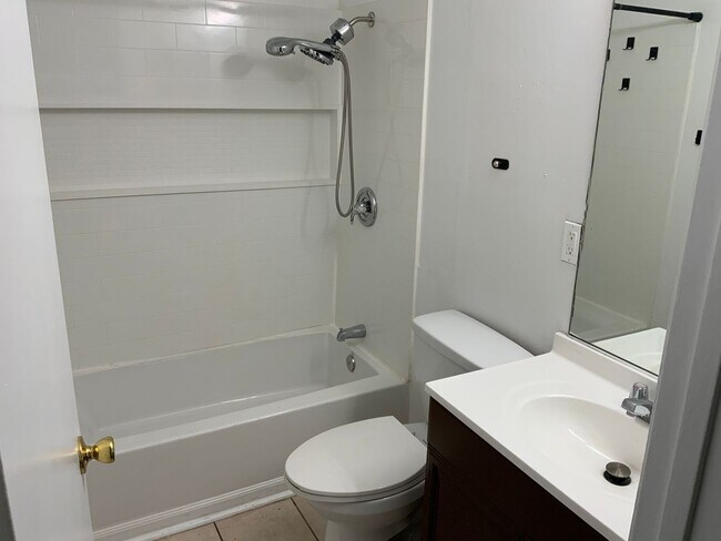 Building Photo - 2584 Yardarm Ave