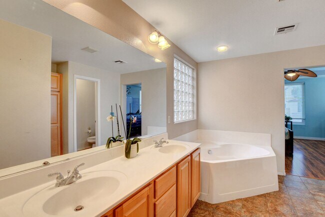 Building Photo - Spacious 4-Bedroom Home for Lease in Gated...