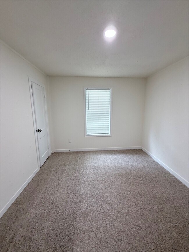 Building Photo - 1112 3rd St