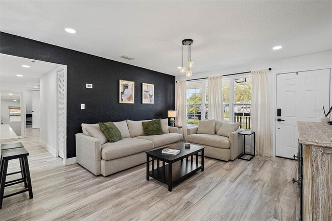 Building Photo - 4434 W Fairview Heights