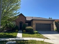 Building Photo - Cute single story home with 3 bedrooms, 2 ...