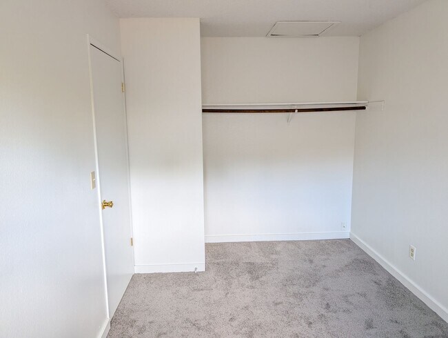 Building Photo - S0255