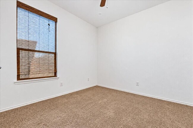 Building Photo - 1020 Clove Hitch Dr