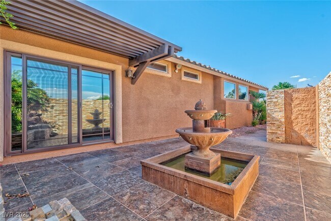 Building Photo - 10600 Royal Willow Pl
