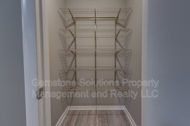 Building Photo - 2305 Dalebrook Ct