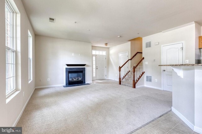 Building Photo - Welcome to Observation Drive! This lovely 3bd 2.5bth home is ready and waiting for you.
