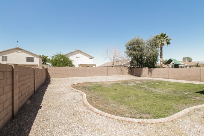 Building Photo - 2476 W Gypsum Ave