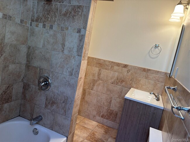 Building Photo - 39 Buckingham Pl