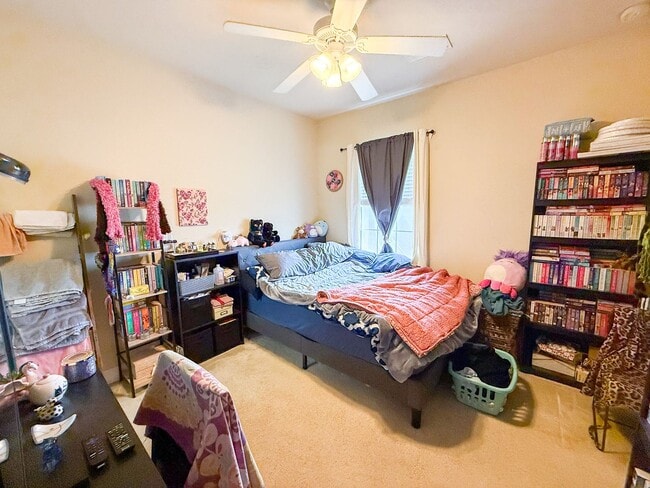 Building Photo - Chase Hollow #41