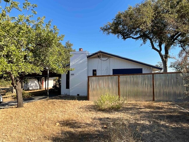 Primary Photo - 1501 Hill Way Dr